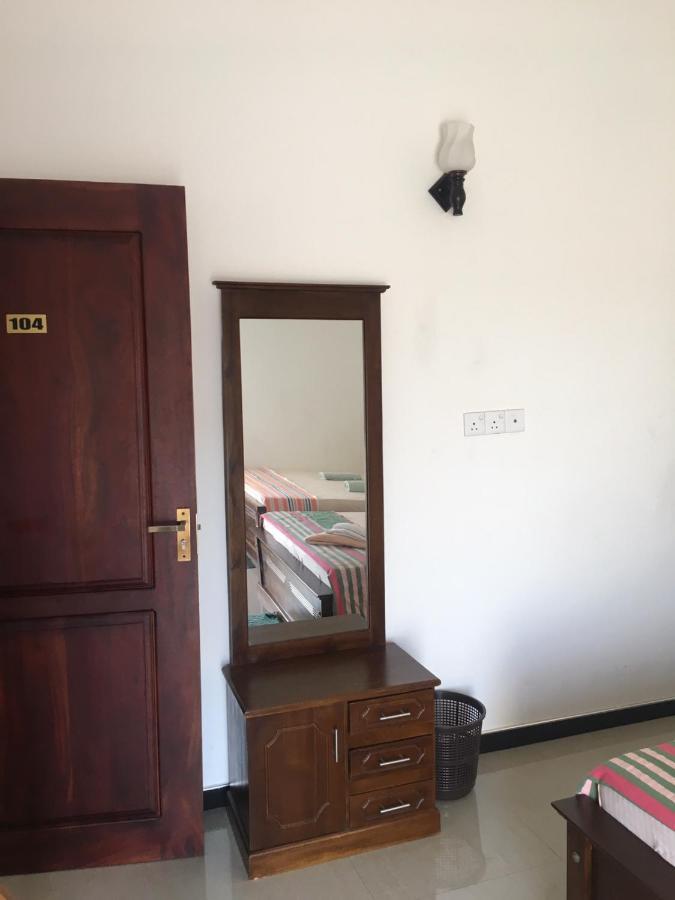 Reshani Guest House Negombo Exterior photo